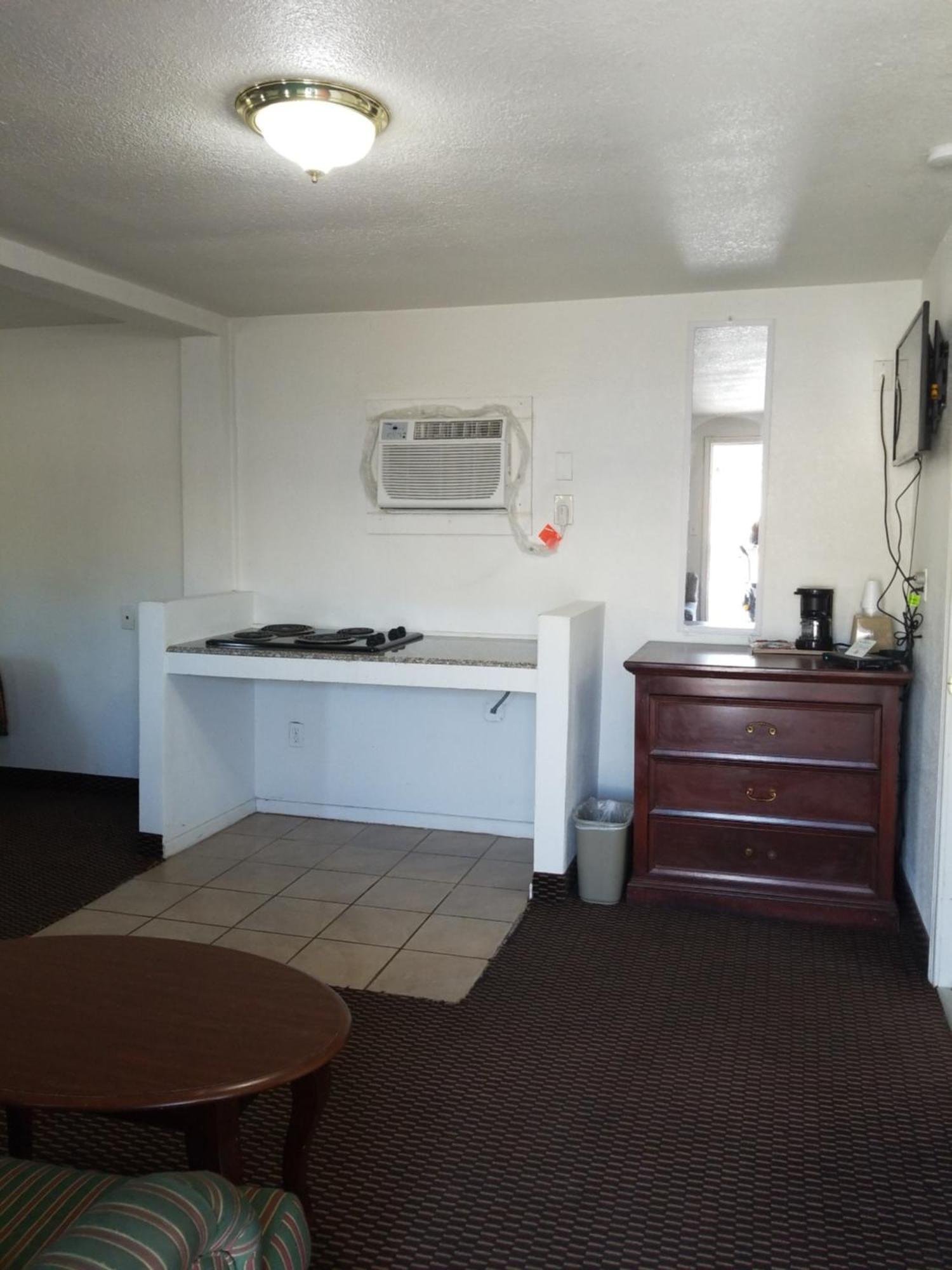 Budget Inn Hamilton Room photo